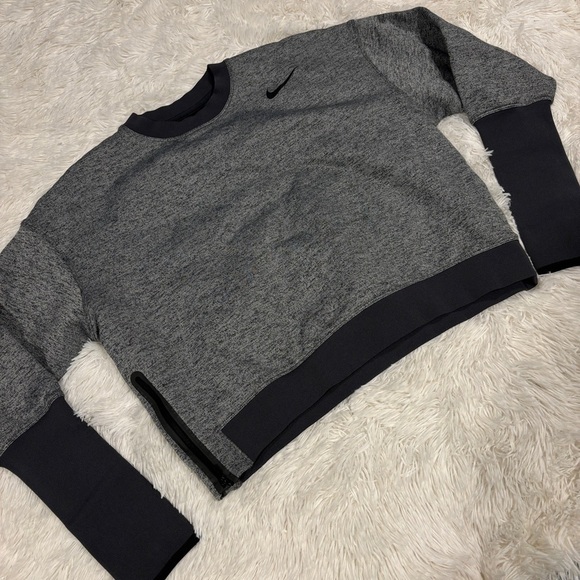 Nike Gray Woman’s two tone Cropped Dri-Fit long sleeve pullover sweatshirt M - Picture 1 of 12